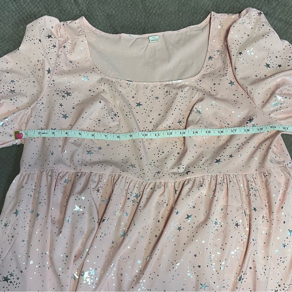 Plus size, long sleeve, pink dress with stars. - Picture 4 of 6